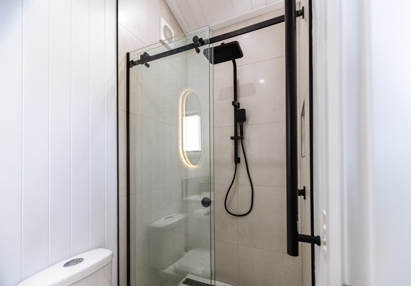 Frameless glass shower in the Panarama bathroom