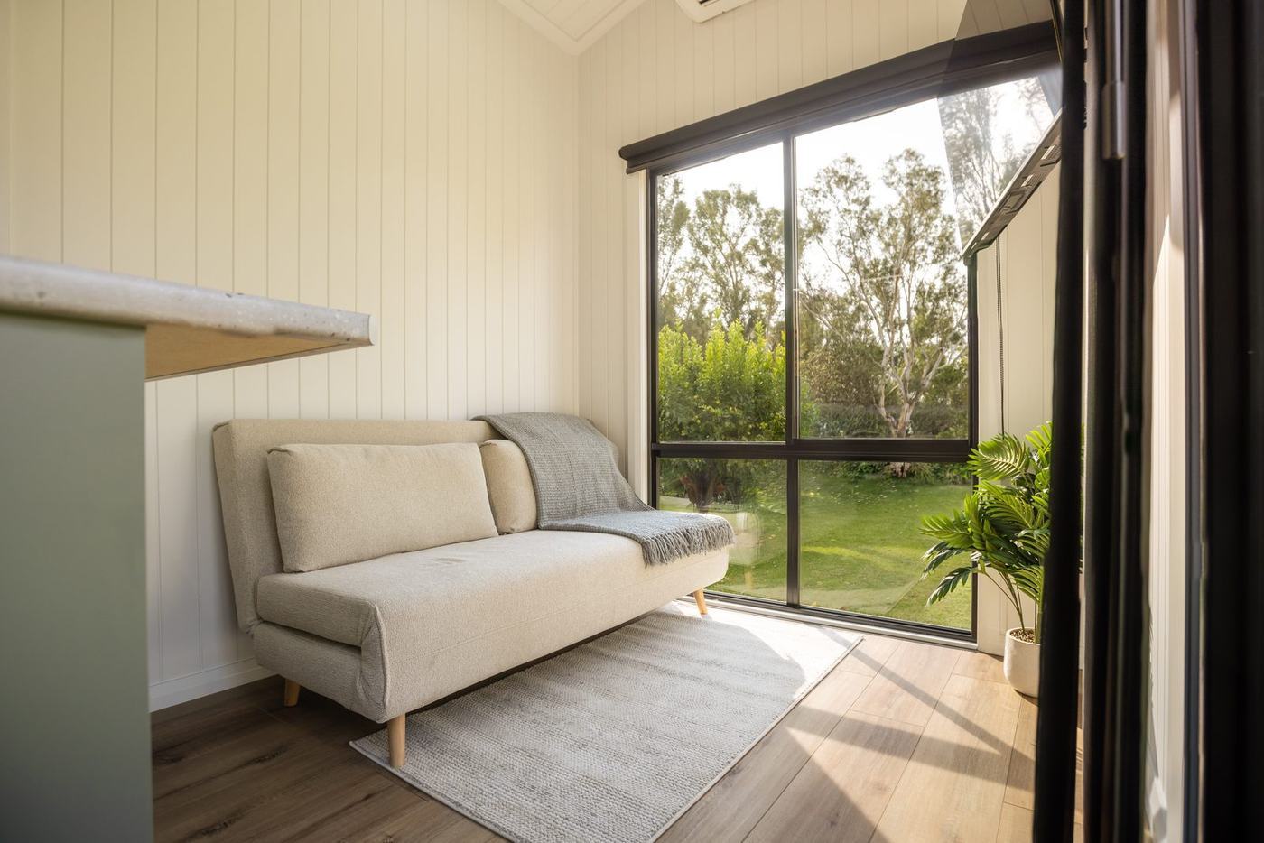Window seat and day lounge in the Panarama